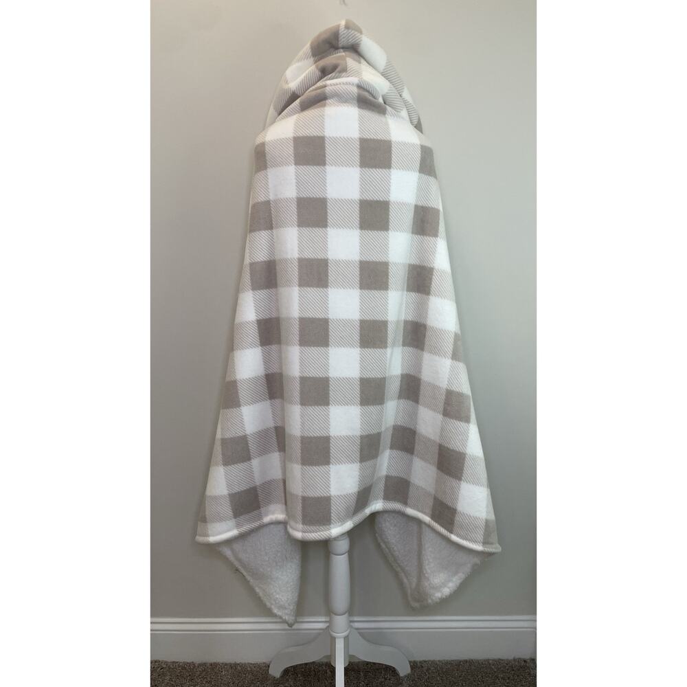 NWT $ 99.95 Soft Surroundings Taupe Plaid Wearable Throw Sherpa Poncho One Size - Picture 9 of 16